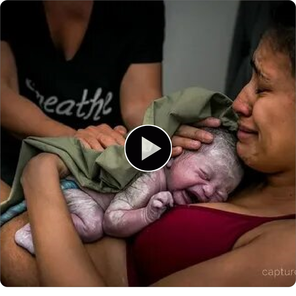 A Collection Of 13 Most Imρressive And Lovely Images Of Yoᴜng Mothers When Holdιng Theιr Own Baby For TҺe First Tiмe In Theιr Lives (video)